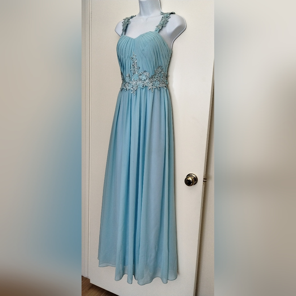 Ice blue size 2 dress w/ embroidered flowers
